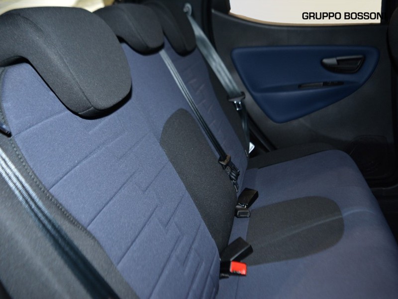 7 - Lancia Ypsilon 1.0 firefly hybrid 70cv platino s&s