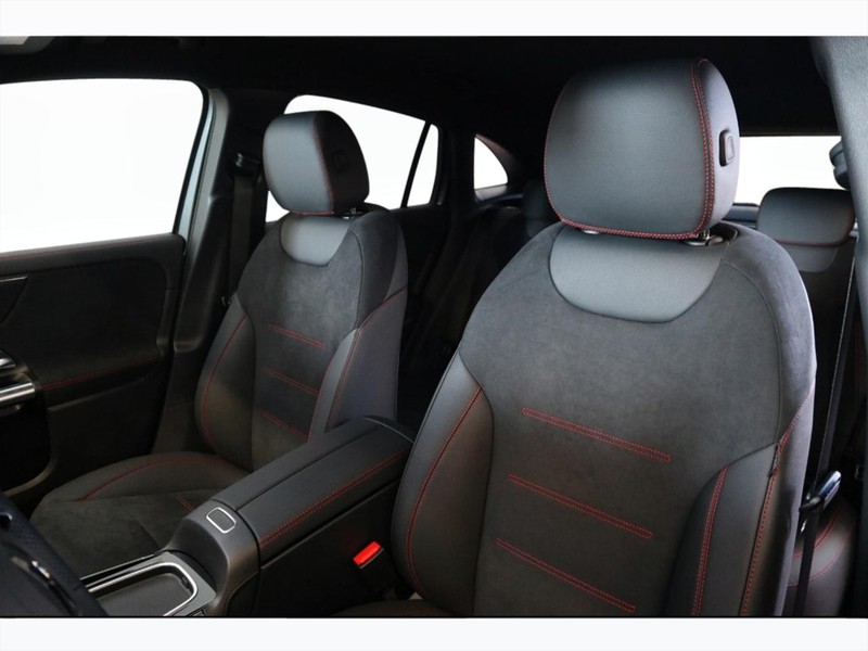 7 - Mercedes GLA 200 d amg line premium 8g-dct