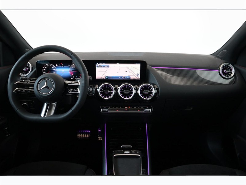13 - Mercedes GLA 200 d amg line premium 8g-dct