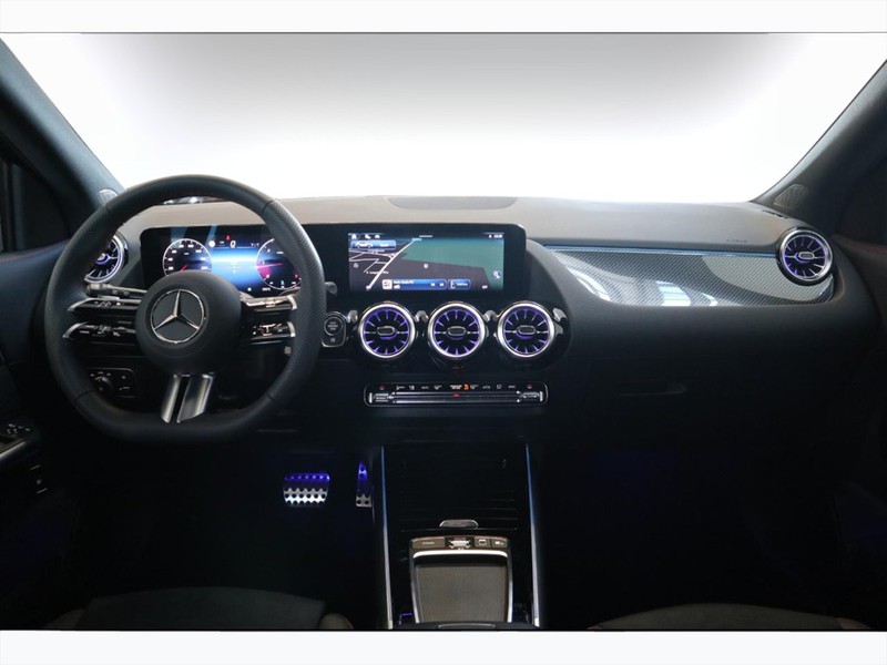13 - Mercedes GLA 200 d amg line advanced plus 8g-dct