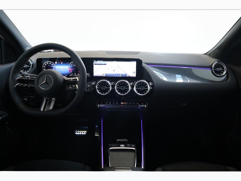 13 - Mercedes GLA 200 d amg line advanced plus 8g-dct