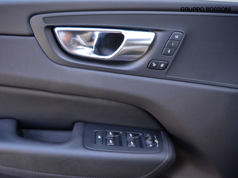13 - Volvo XC60 2.0 b4 inscription awd automatico