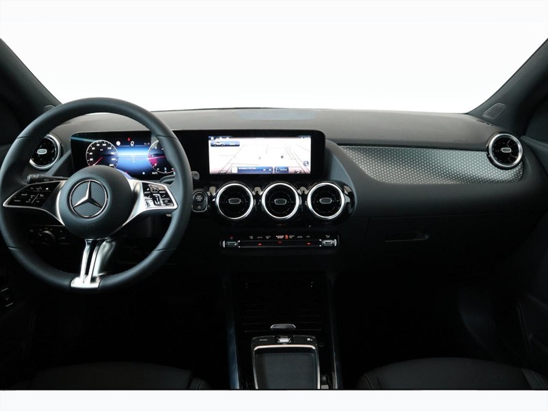 13 - Mercedes GLA 180 d progressive advanced 8g-dct