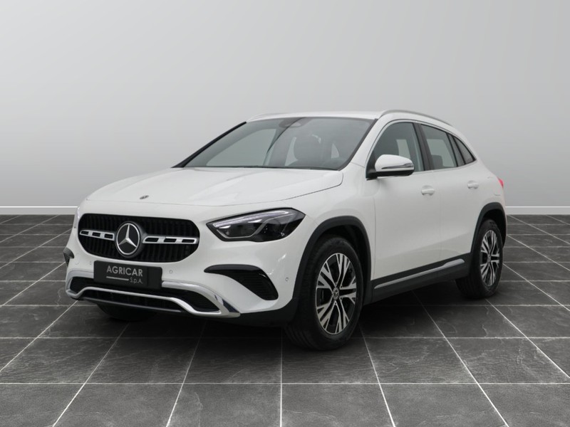 1 - Mercedes GLA 180 d progressive advanced 8g-dct