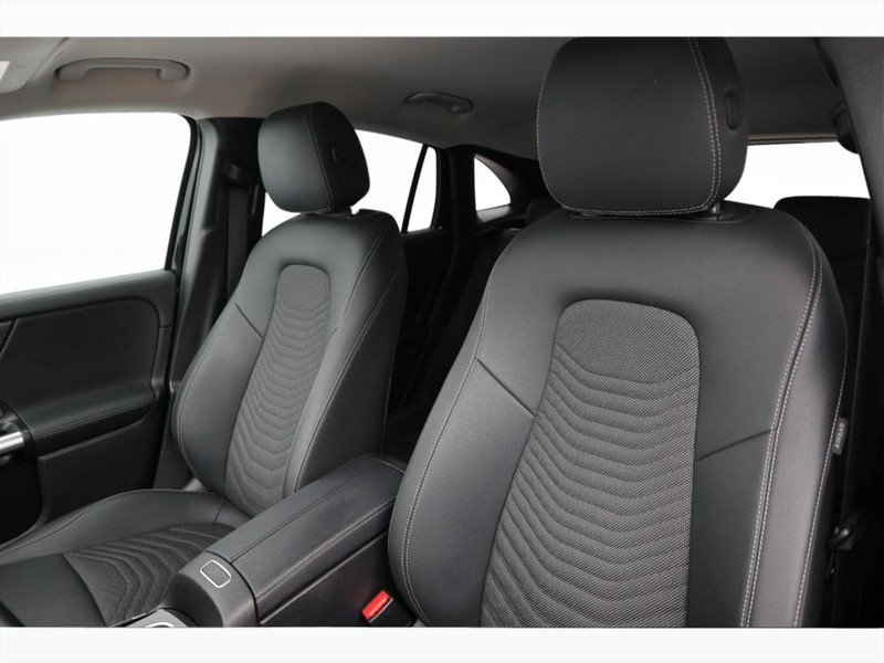 7 - Mercedes GLA 180 progressive advanced 7g-dct