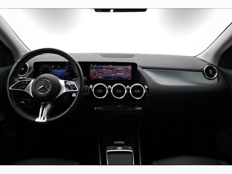 13 - Mercedes GLA 180 progressive advanced 7g-dct