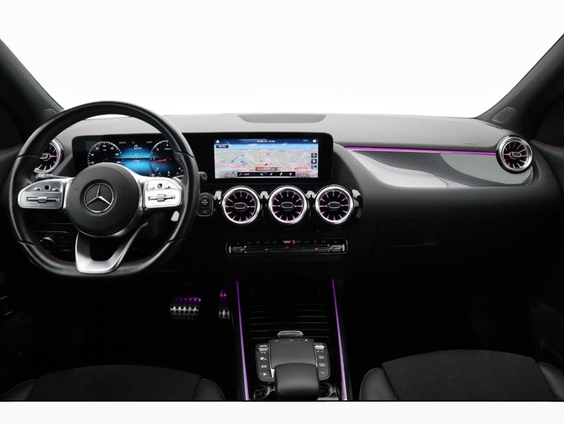 13 - Mercedes GLA 200 d premium 4matic 8g-dct