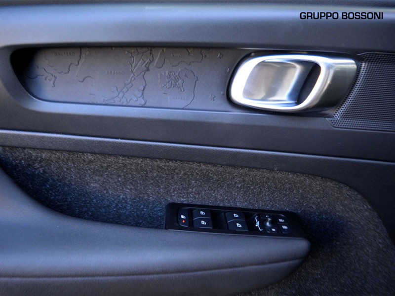 13 - Volvo XC40 1.5 t2 momentum core geartronic my21