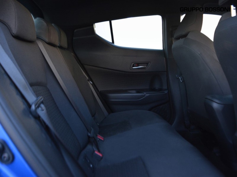 7 - Toyota C-HR 1.8 hybrid business e-cvt