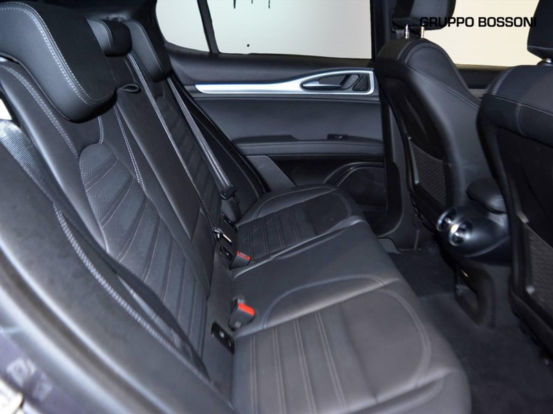 7 - Alfa Romeo Stelvio 2.2 turbo 210cv veloce q4 at8