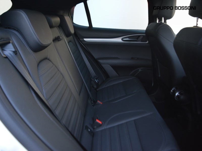 7 - Alfa Romeo Stelvio 2.2 turbo 210cv veloce q4 at8