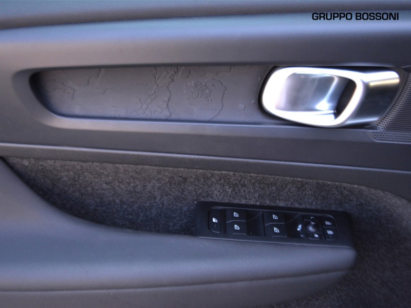 13 - Volvo XC40 1.5 t2 momentum core geartronic my21