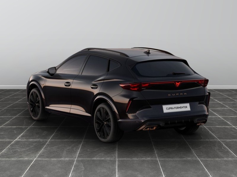 7 - Cupra Formentor 1.5 e-hybrid 204cv dsg