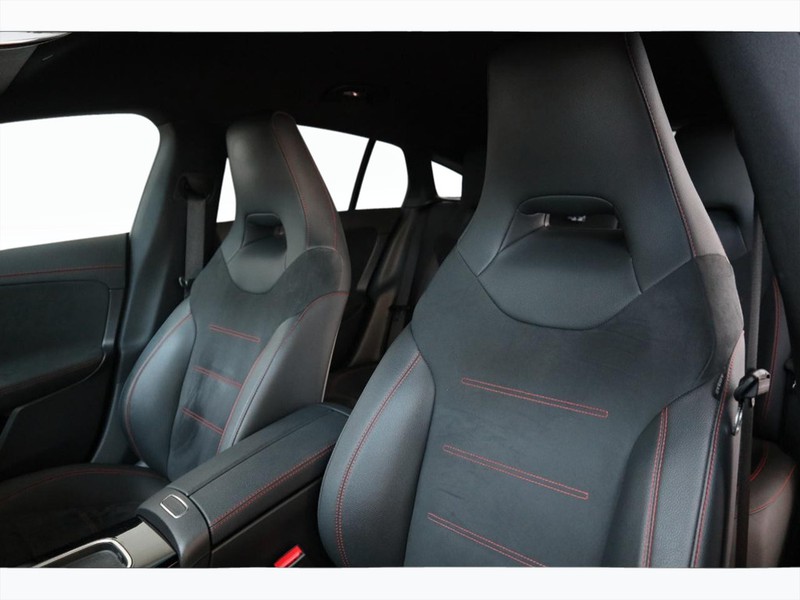 7 - Mercedes CLA shooting brake 200 d premium 8g-dct