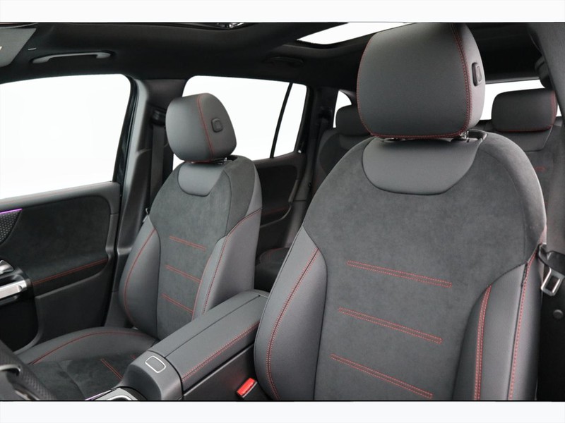 7 - Mercedes EQB 300 amg line advanced plus 4matic