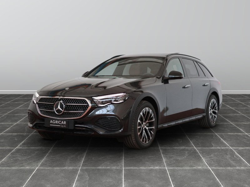 1 - Mercedes Classe E station wagon all-terrain 220 d premium 4matic 9g-tronic