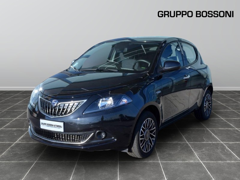 1 - Lancia Ypsilon 1.0 firefly hybrid 70cv platino s&s