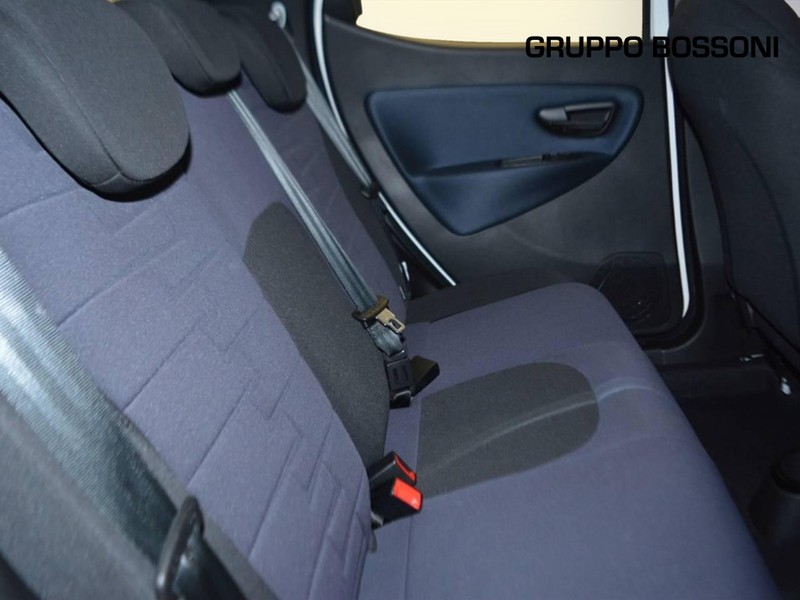7 - Lancia Ypsilon 1.0 firefly hybrid 70cv platino s&s