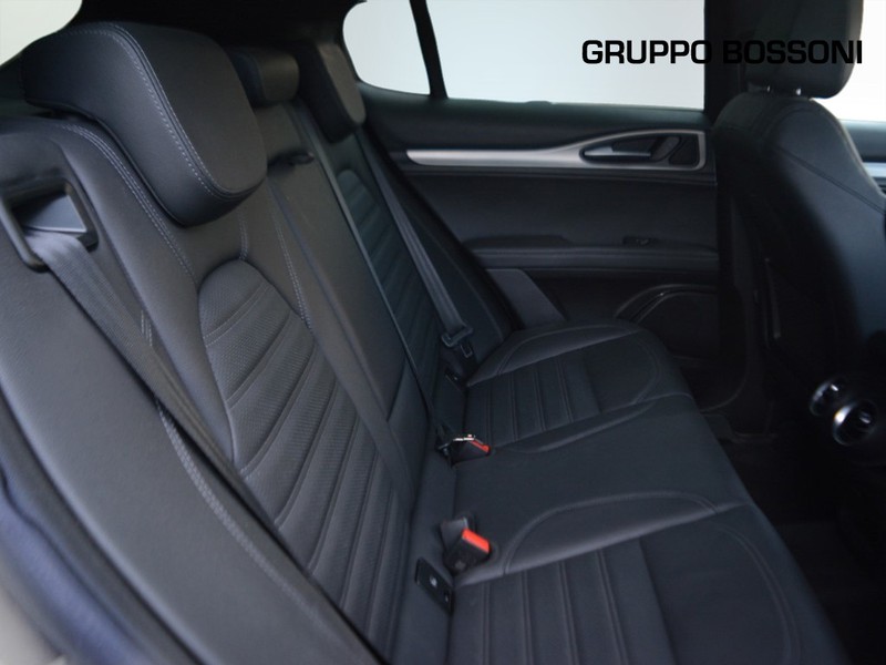 7 - Alfa Romeo Stelvio 2.2 turbo 210cv veloce q4 at8