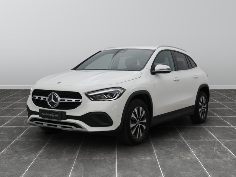 1 - Mercedes GLA 180 d sport 8g-dct