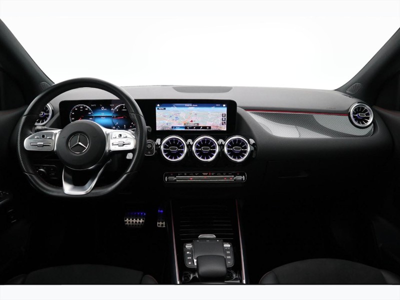 13 - Mercedes GLA 200 d premium 8g-dct