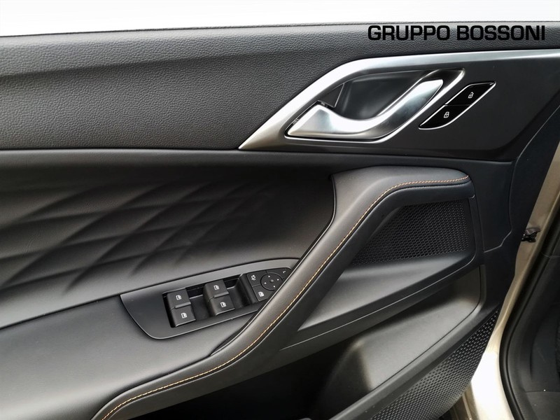 19 - Mg HS 1.5 phev luxury auto