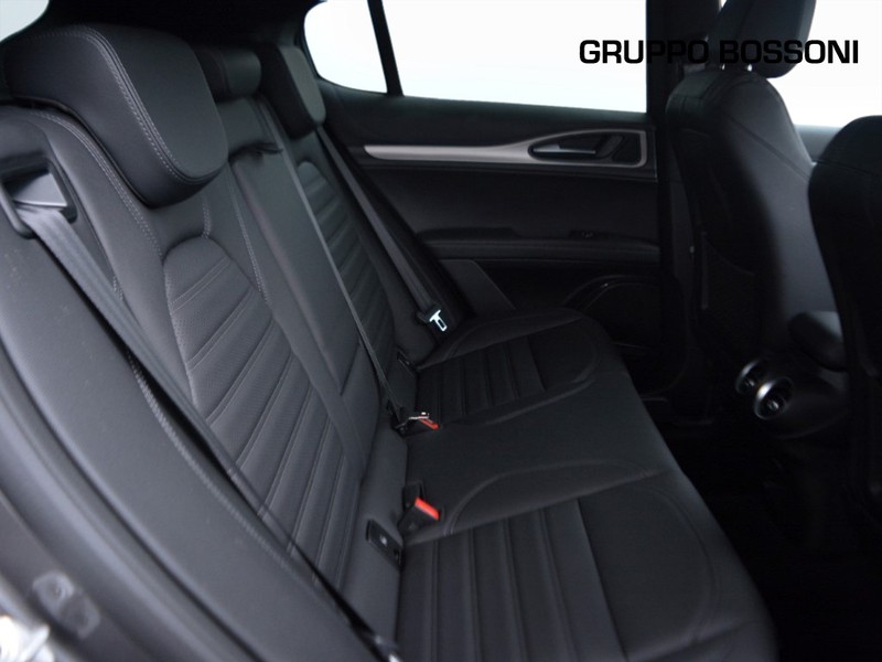 7 - Alfa Romeo Stelvio 2.2 turbo 210cv veloce q4 at8