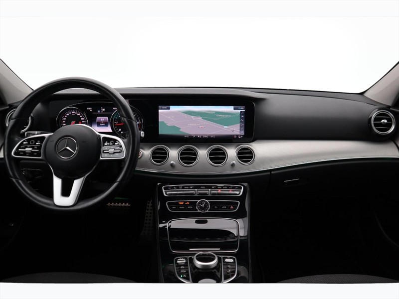13 - Mercedes Classe E station wagon 220 d sport 4matic 9g-tronic plus