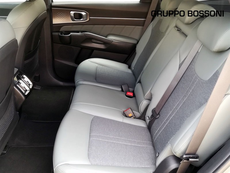 13 - Kia Sorento 1.6 t-gdi phev business 4wd at6