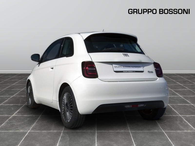 7 - Fiat 500 500e 42 kwh la prima