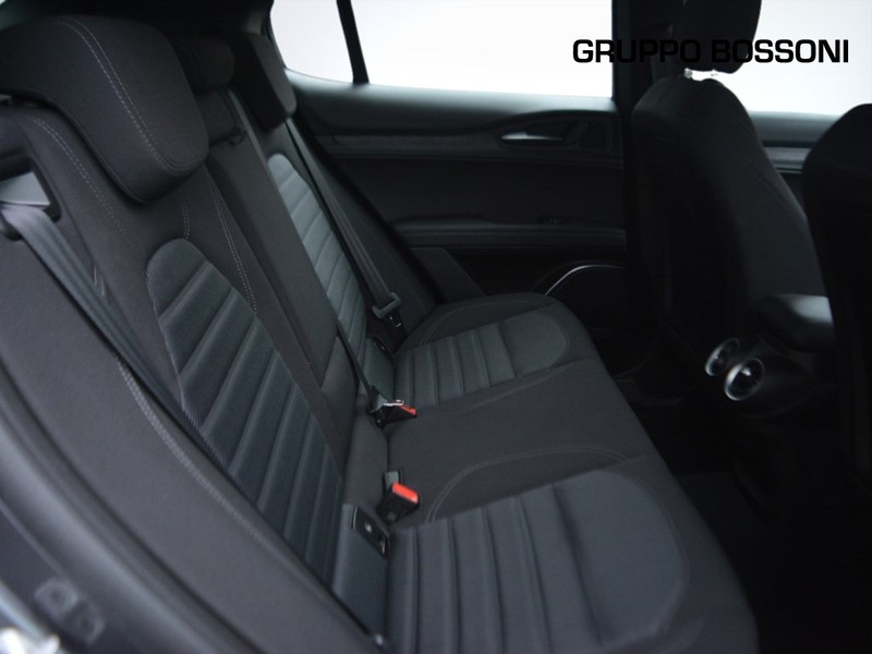 7 - Alfa Romeo Stelvio 2.2 turbo 190cv super business q4 at8