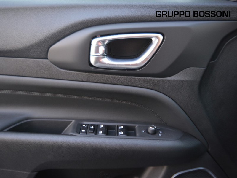 13 - Jeep Compass 1.5 turbo t4 mhev 130cv altitude 2wd