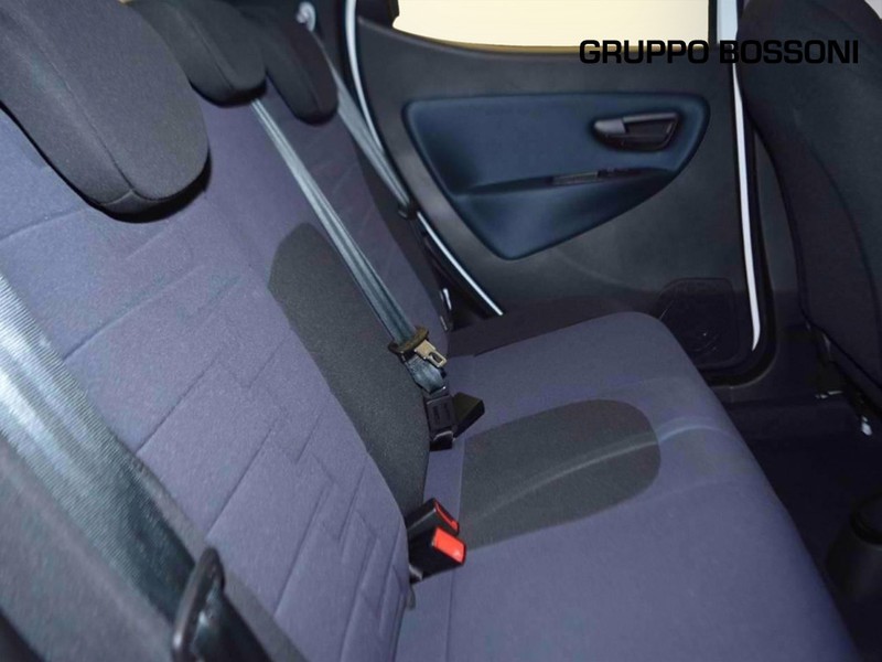 7 - Lancia Ypsilon 1.0 firefly hybrid 70cv platino s&s