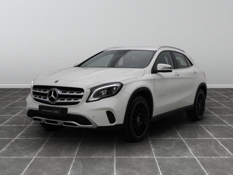 1 - Mercedes GLA 180 sport 7g-dct