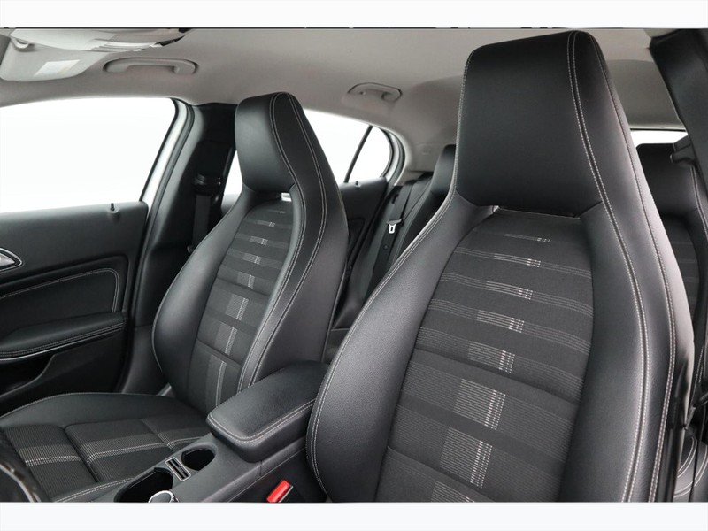 7 - Mercedes GLA 180 sport 7g-dct