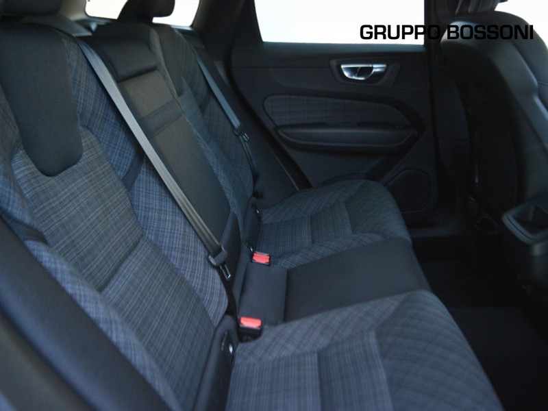 7 - Volvo XC60 2.0 b4 core automatico