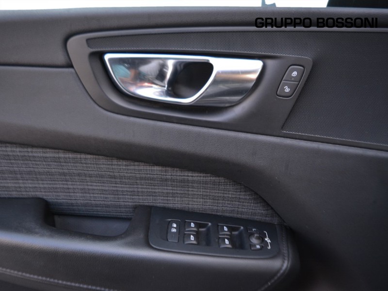 13 - Volvo XC60 2.0 b4 core automatico