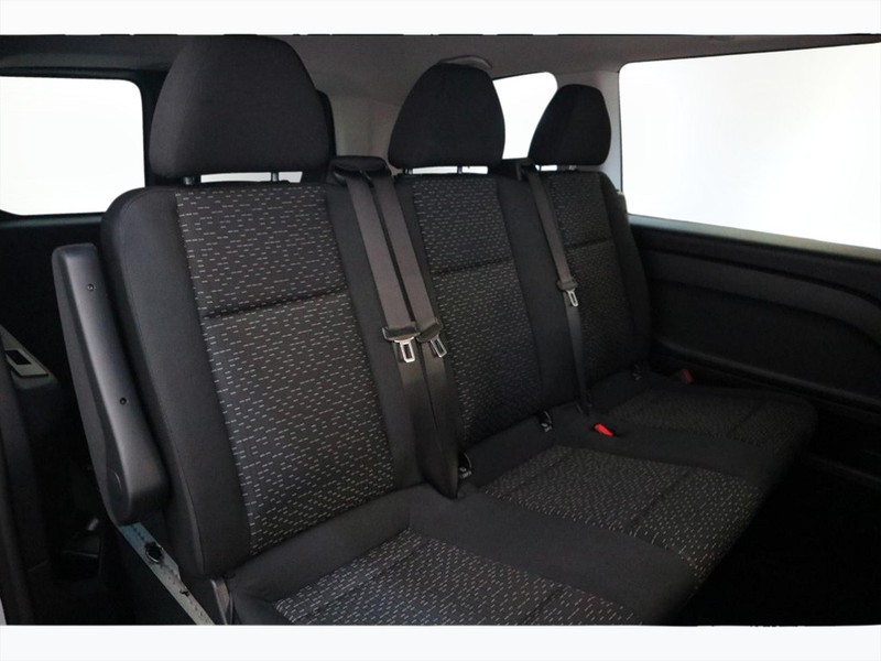 7 - Mercedes Vans Vito 114 cdi compact mixto