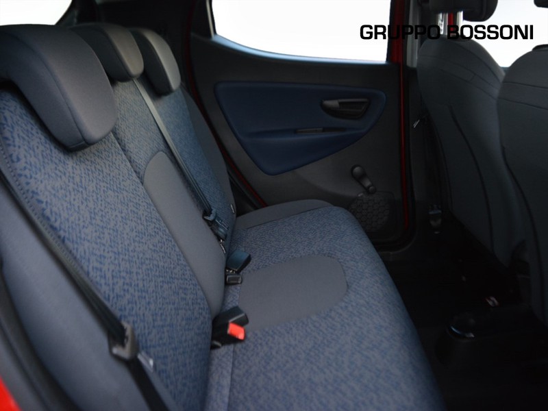 7 - Lancia Ypsilon 1.0 firefly hybrid 70cv oro s&s