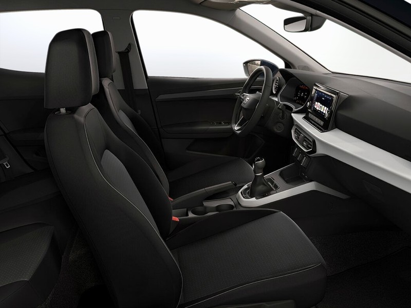 13 - Seat Arona 1.0 ecotsi 95cv black edition