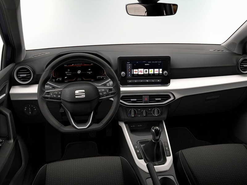 13 - Seat Arona 1.0 ecotsi 95cv black edition