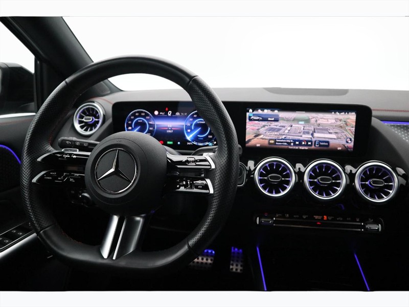 13 - Mercedes EQA 250+ amg line advanced