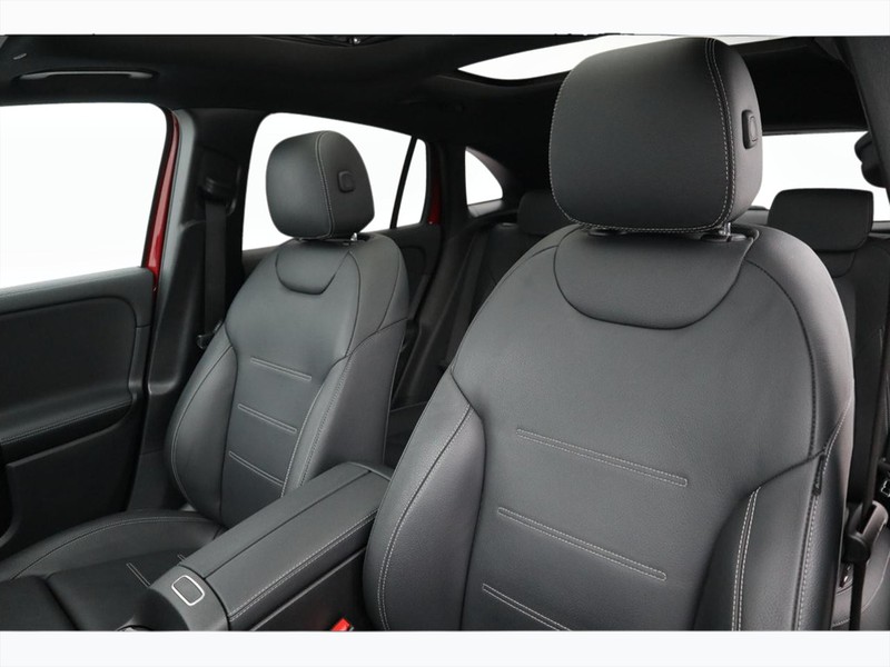 7 - Mercedes GLA 200 d amg line premium plus 8g-dct