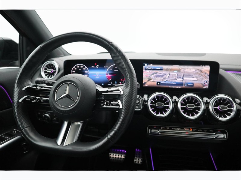 13 - Mercedes GLA 200 d amg line premium plus 8g-dct
