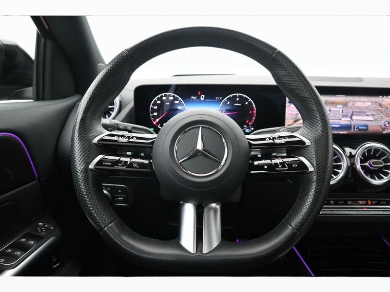 19 - Mercedes GLA 200 d amg line premium plus 8g-dct
