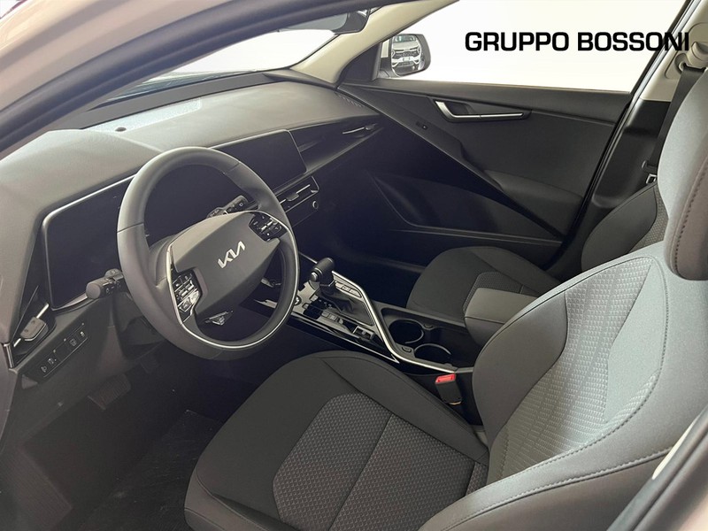 7 - Kia Niro 1.6 gdi hev tri-fuel 126cv business dct6