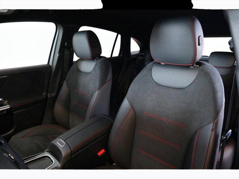 7 - Mercedes GLA 200 d amg line premium 8g-dct