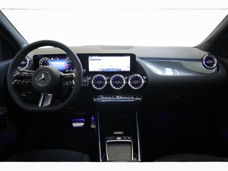 13 - Mercedes GLA 200 d amg line premium 8g-dct
