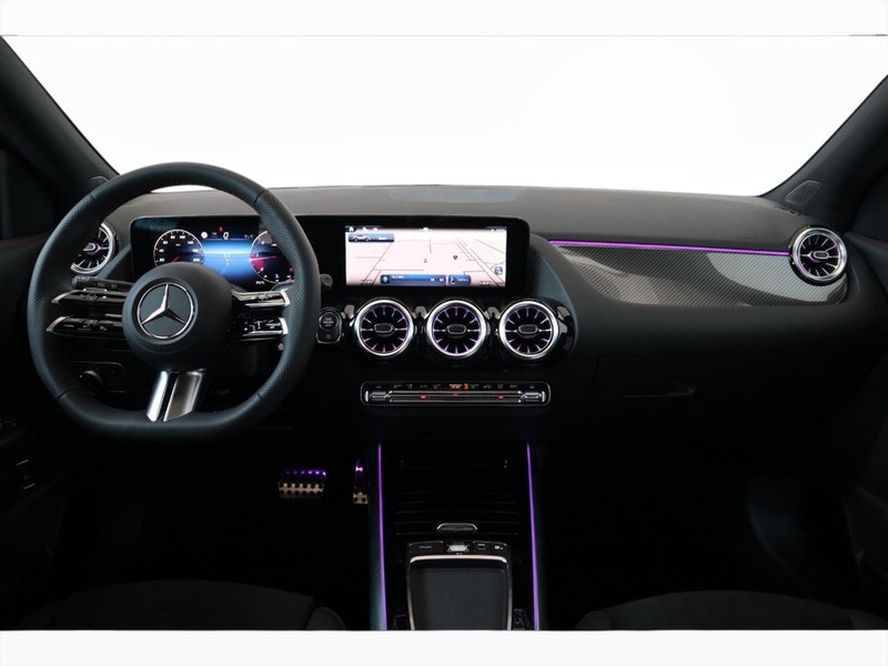 13 - Mercedes GLA 200 d amg line premium 8g-dct