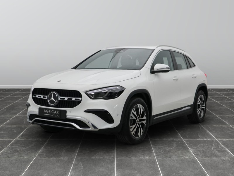 1 - Mercedes GLA 180 d progressive advanced 8g-dct
